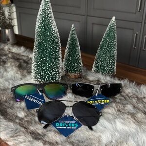 LIVE SHOW GIVVY with each purchase from my closet - 1 pr NWT sunglasses